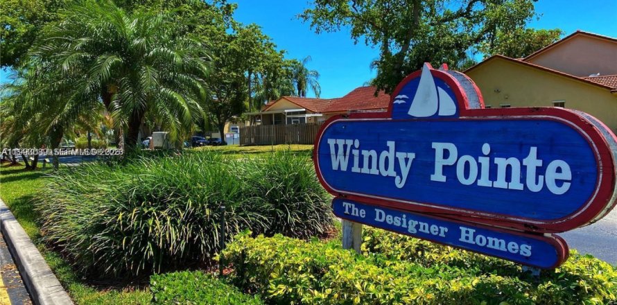 Touwnhouse à Cutler Bay, Floride 2 chambres, 78.04 m2 № 2057087