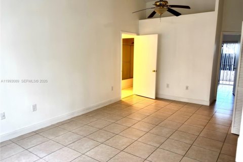 Touwnhouse à vendre à Cutler Bay, Floride: 2 chambres, 78.04 m2 № 2057087 - photo 4