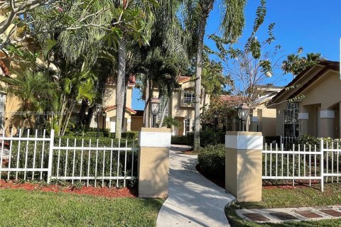 Touwnhouse à vendre à Cutler Bay, Floride: 2 chambres, 78.04 m2 № 2057087 - photo 10