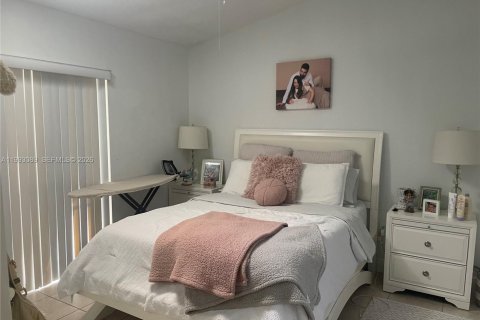 Touwnhouse à vendre à Cutler Bay, Floride: 2 chambres, 78.04 m2 № 2057087 - photo 6