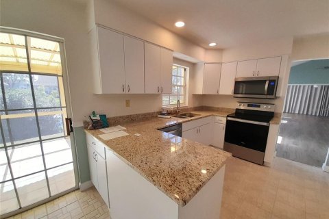 Touwnhouse à vendre à Bradenton, Floride: 2 chambres, 175.49 m2 № 2406505 - photo 5