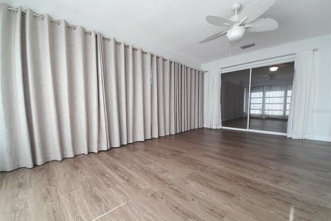 Touwnhouse à vendre à Bradenton, Floride: 2 chambres, 175.49 m2 № 2406505 - photo 12