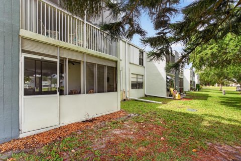 Condo in Margate, Florida, 2 bedrooms  № 2185705 - photo 7