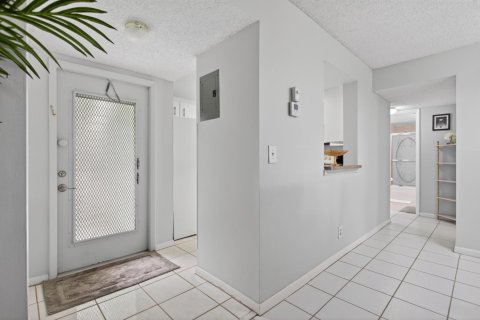 Condo in Margate, Florida, 2 bedrooms  № 2185705 - photo 11