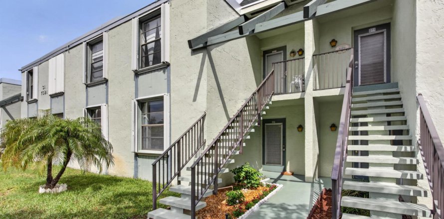 Condo in Margate, Florida, 2 bedrooms  № 2185705