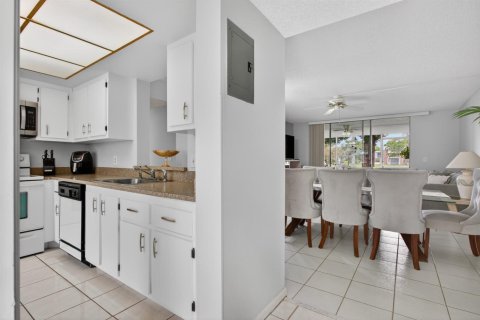 Condo in Margate, Florida, 2 bedrooms  № 2185705 - photo 12