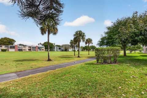 Condo in Margate, Florida, 2 bedrooms  № 2185705 - photo 10