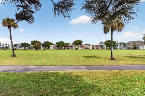 Condo in Margate, Florida, 2 bedrooms  № 2185705 - photo 9
