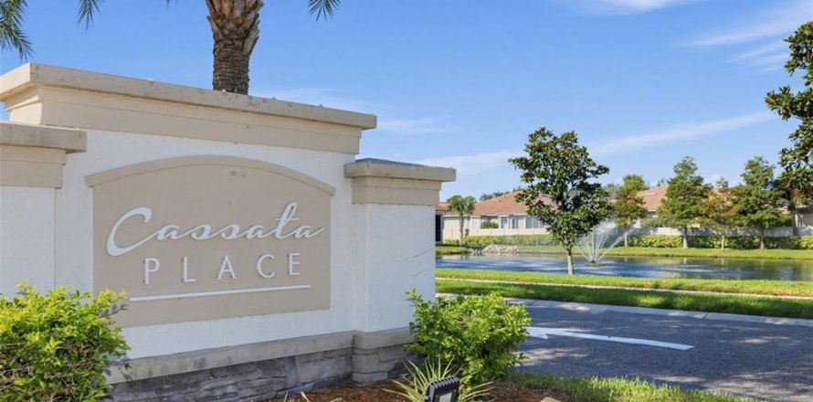 House in Venice, Florida 2 bedrooms, 139.45 sq.m. № 2393515