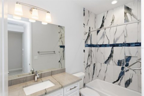 House in Venice, Florida 2 bedrooms, 139.45 sq.m. № 2393515 - photo 25