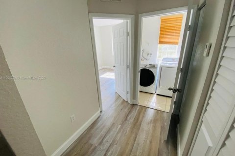 Touwnhouse à louer à Miramar, Floride: 3 chambres, 148.74 m2 № 1956795 - photo 2