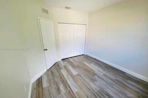 Touwnhouse à louer à Miramar, Floride: 3 chambres, 148.74 m2 № 1956795 - photo 14