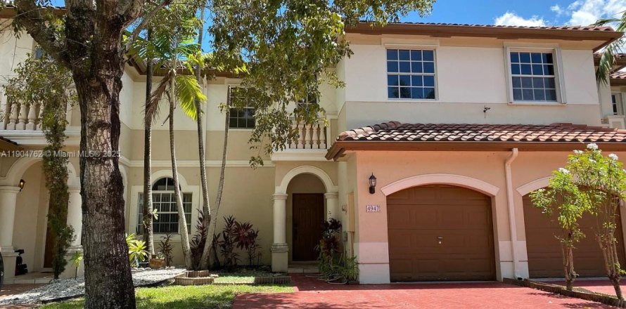 Touwnhouse à Miramar, Floride 3 chambres, 148.74 m2 № 1956795