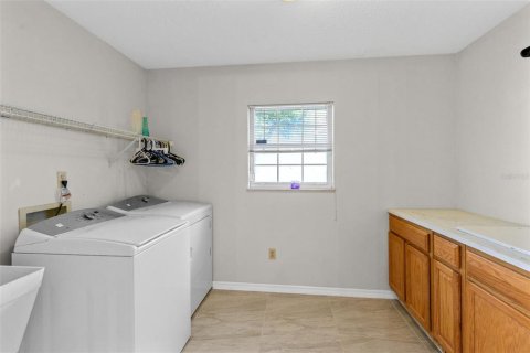 House in Orlando, Florida 3 bedrooms, 121.14 sq.m. № 2239603 - photo 9