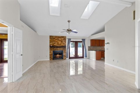 House in Orlando, Florida 3 bedrooms, 121.14 sq.m. № 2239603 - photo 3