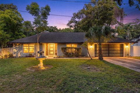 House in Orlando, Florida 3 bedrooms, 121.14 sq.m. № 2239603