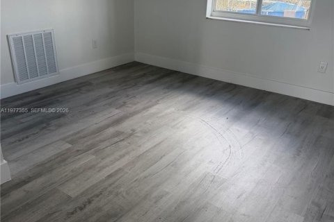 House in Miami, Florida 2 bedrooms, 178.65 sq.m. № 2041039 - photo 5