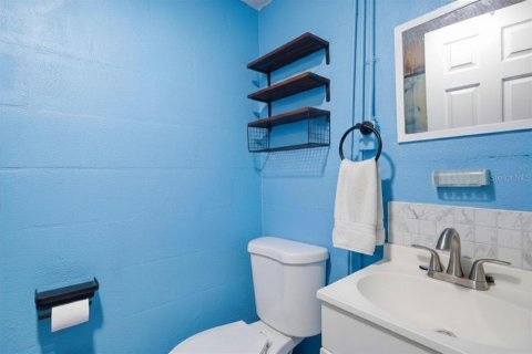 House in Saint Petersburg, Florida 4 bedrooms, 145.95 sq.m. № 2215761 - photo 21