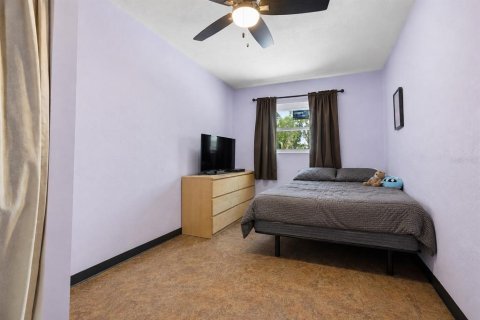 House in Saint Petersburg, Florida 4 bedrooms, 145.95 sq.m. № 2215761 - photo 20