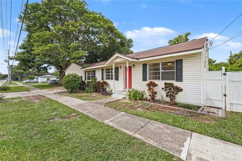 Duplex in Clearwater, Florida 4 bedrooms, 182.27 sq.m. № 2386296 - photo 2