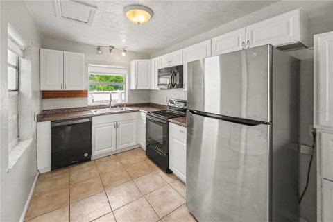 Duplex in Clearwater, Florida 4 bedrooms, 182.27 sq.m. № 2386296 - photo 11