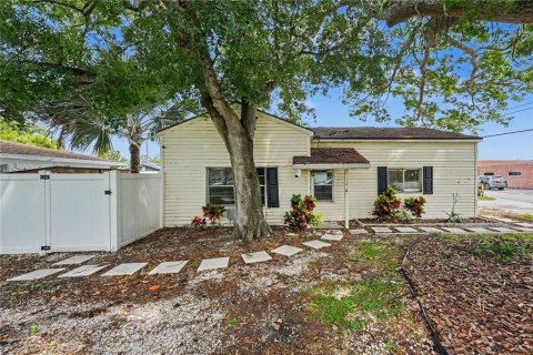 Duplex in Clearwater, Florida 4 bedrooms, 182.27 sq.m. № 2386296 - photo 3