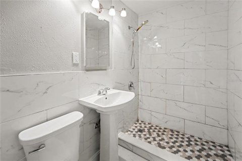 Duplex in Clearwater, Florida 4 bedrooms, 182.27 sq.m. № 2386296 - photo 14