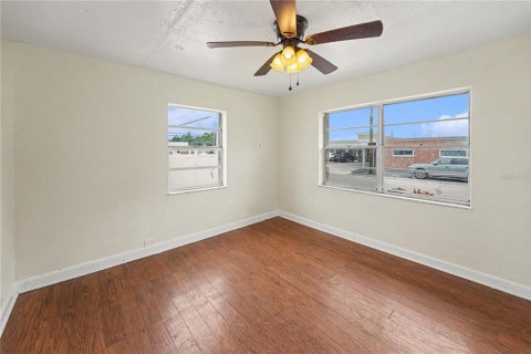 Duplex in Clearwater, Florida 4 bedrooms, 182.27 sq.m. № 2386296 - photo 16