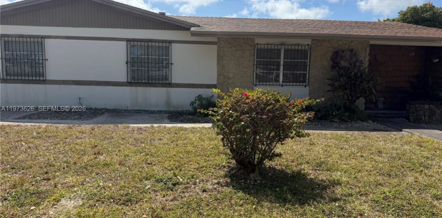 Дом в Майами-Гарденс, Флорида 3 спальни, 126.72м2 № 2034129