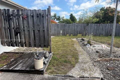 Купить виллу или дом в Майами-Гарденс, Флорида 3 спальни, 126.72м2, № 2034129 - фото 20