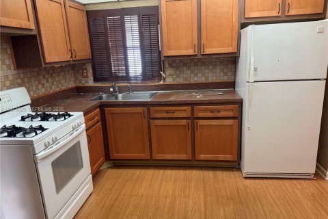 Купить виллу или дом в Майами-Гарденс, Флорида 3 спальни, 126.72м2, № 2034129 - фото 2