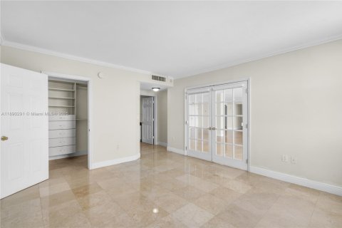 Купить кондоминиум в Бей-Харбор-Айлендс, Флорида 3 спальни, 181.16м2, № 1944474 - фото 23