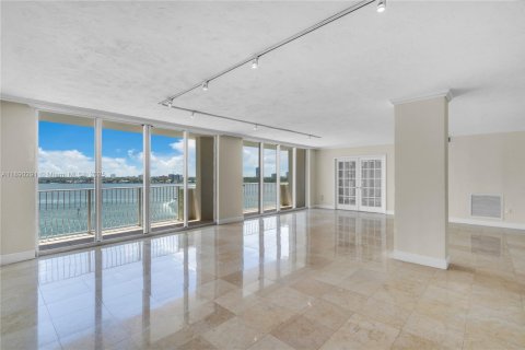 Купить кондоминиум в Бей-Харбор-Айлендс, Флорида 3 спальни, 181.16м2, № 1944474 - фото 4