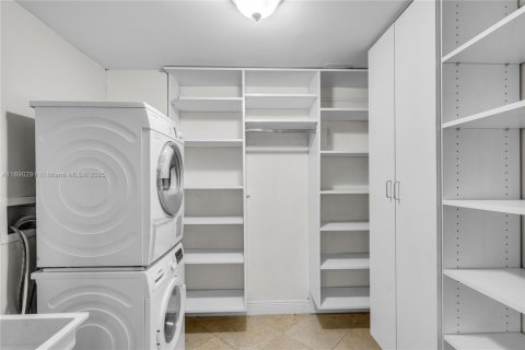 Купить кондоминиум в Бей-Харбор-Айлендс, Флорида 3 спальни, 181.16м2, № 1944474 - фото 14