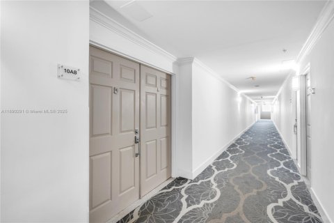 Купить кондоминиум в Бей-Харбор-Айлендс, Флорида 3 спальни, 181.16м2, № 1944474 - фото 29