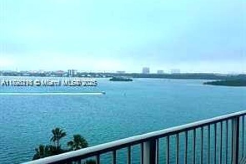 Купить кондоминиум в Бей-Харбор-Айлендс, Флорида 3 спальни, 181.16м2, № 1944474 - фото 2