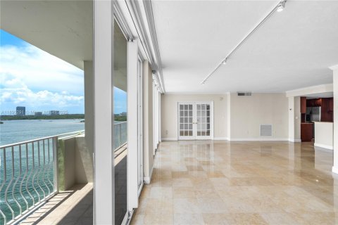 Купить кондоминиум в Бей-Харбор-Айлендс, Флорида 3 спальни, 181.16м2, № 1944474 - фото 9