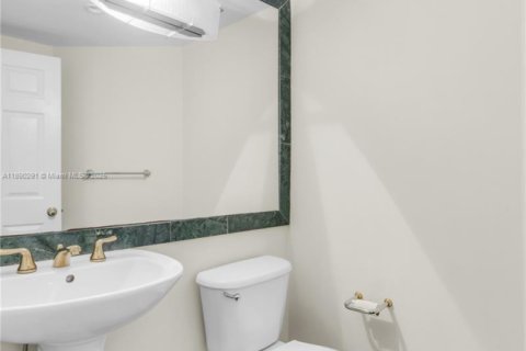 Купить кондоминиум в Бей-Харбор-Айлендс, Флорида 3 спальни, 181.16м2, № 1944474 - фото 22