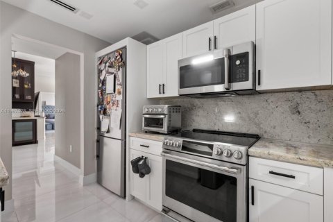 Copropriété à louer à Coral Gables, Floride: 2 chambres, 100.52 m2 № 2051563 - photo 10