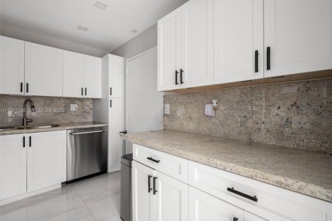 Copropriété à louer à Coral Gables, Floride: 2 chambres, 100.52 m2 № 2051563 - photo 9