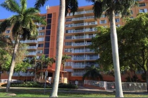Appartement à louer à North Miami, Floride: 1 chambre, 66.89 m2 № 1702066 - photo 1