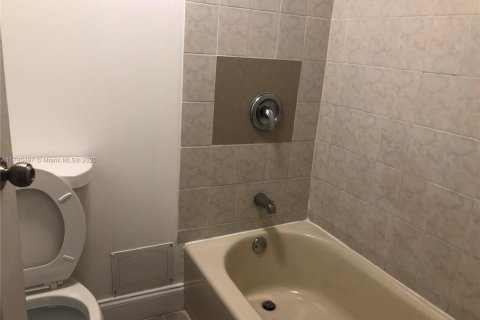 Appartement à louer à North Miami, Floride: 1 chambre, 66.89 m2 № 1702066 - photo 5