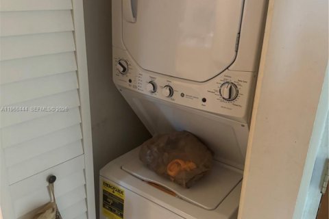 Condominio en venta en Miami, Florida, 1 dormitorio, 65.77 m2 № 2029952 - foto 9