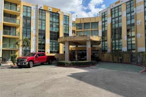 Condominio en Miami, Florida, 1 dormitorio  № 2029952