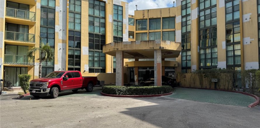 Condominio en Miami, Florida, 1 dormitorio  № 2029952