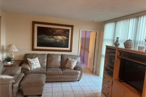 Condominio en venta en Miami, Florida, 1 dormitorio, 65.77 m2 № 2029952 - foto 4
