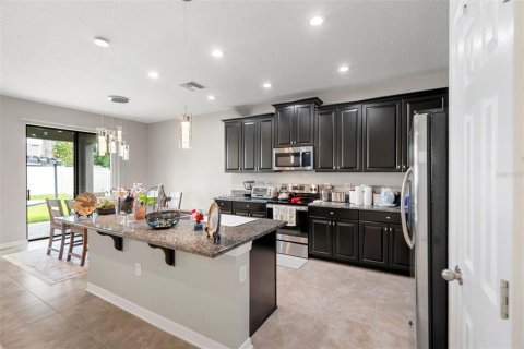 Casa en venta en Spring Hill, Florida, 5 dormitorios, 293.11 m2 № 1901623 - foto 17
