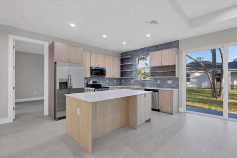 Casa en venta en North Port, Florida, 3 dormitorios, 138.98 m2 № 1561887 - foto 4