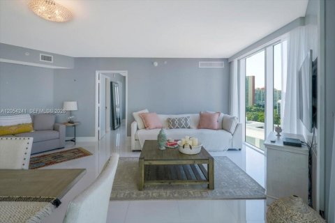 Condominio en Sunny Isles Beach, Florida, 3 dormitorios № 2180387