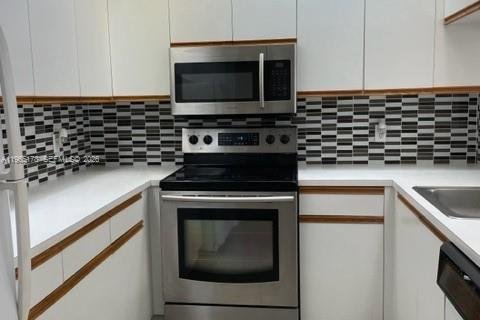 Condominio en alquiler en Pembroke Pines, Florida, 1 dormitorio, 97.08 m2 № 2026491 - foto 2